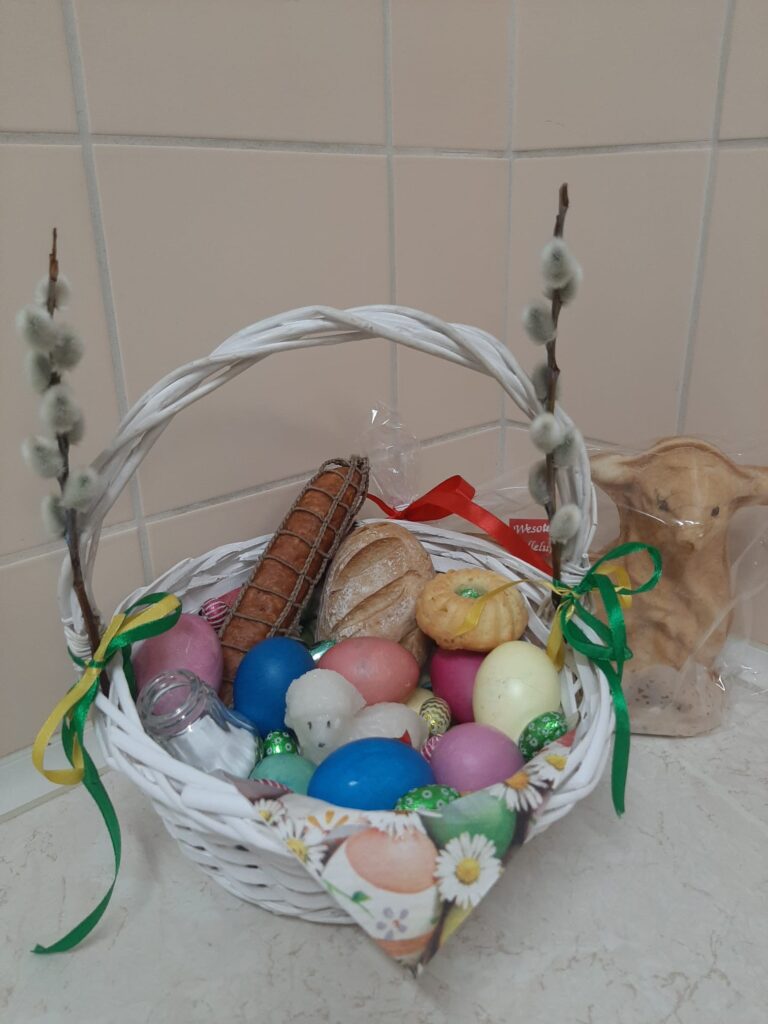 Na zdjęciu przygotowany koszyczek wielkanocny, który poświęcony został w Wielką Sobotę.