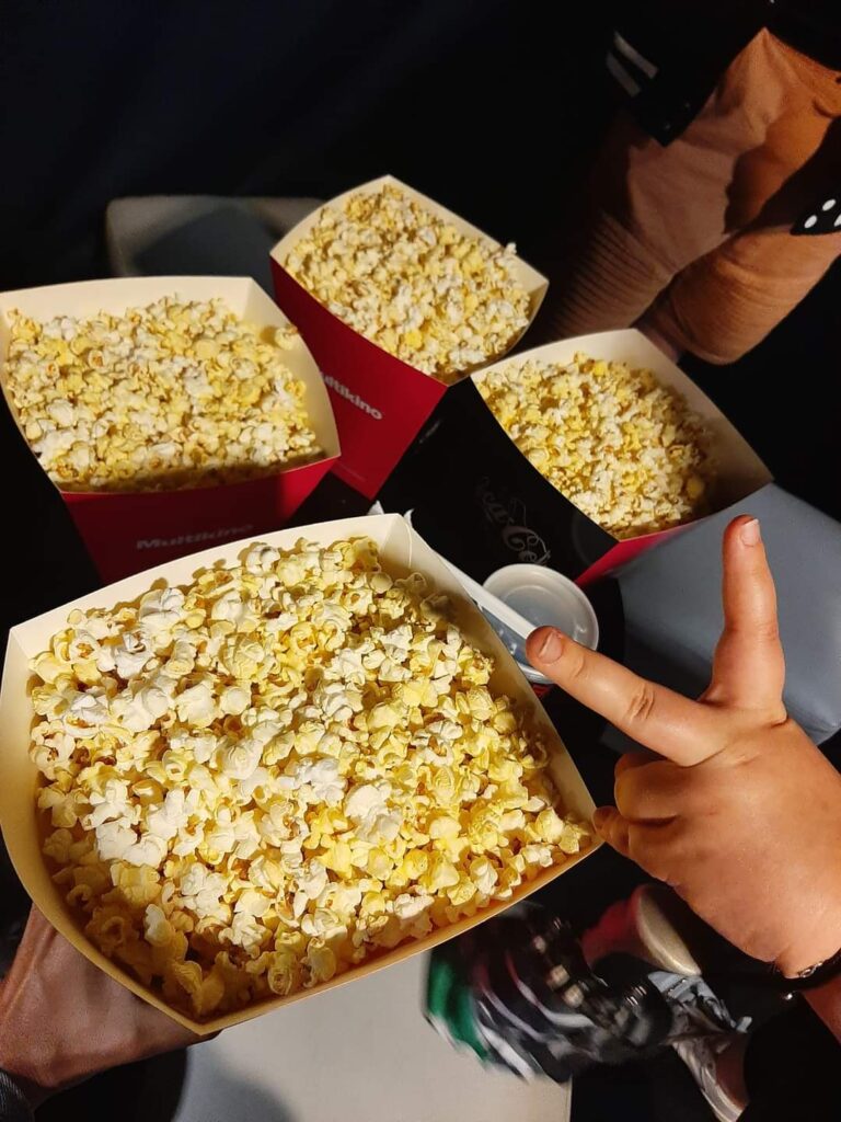 Na zdjęciu popcorn podczas wyjazdu do kina.
