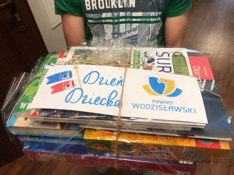 Na zdjęciu prezent dla wychowanków z okazji Dnia Dziecka podarowane przez Powiat Wodzisławski.