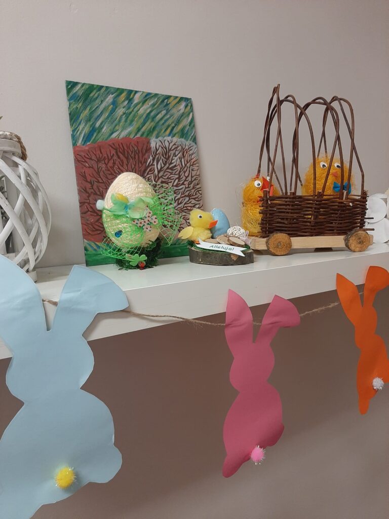 Wykonane ozdoby świąteczne w placówce z okazji Świąt Wielkanocnych.